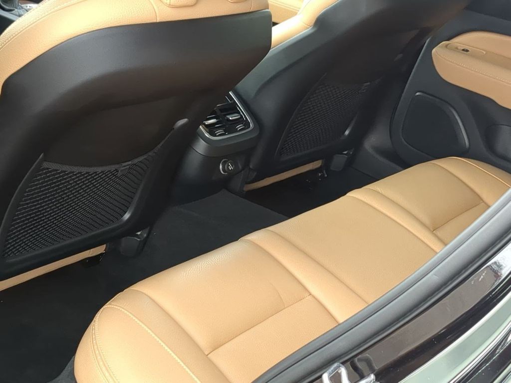 Thumbnail: 2020 Volvo V60 - 12