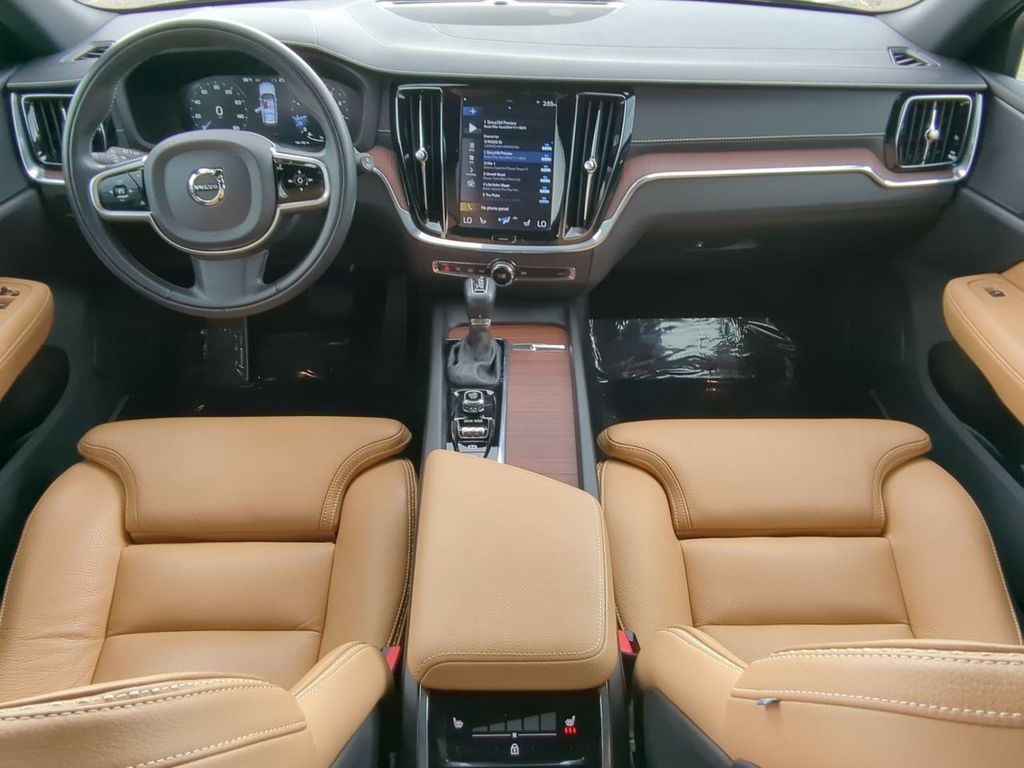 Thumbnail: 2020 Volvo V60 - 9