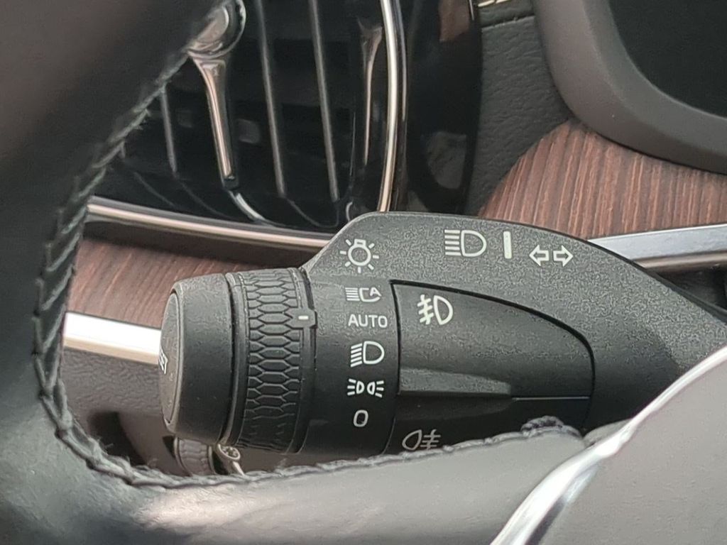 Thumbnail: 2020 Volvo V60 - 30