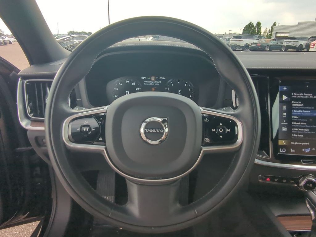 Thumbnail: 2020 Volvo V60 - 13