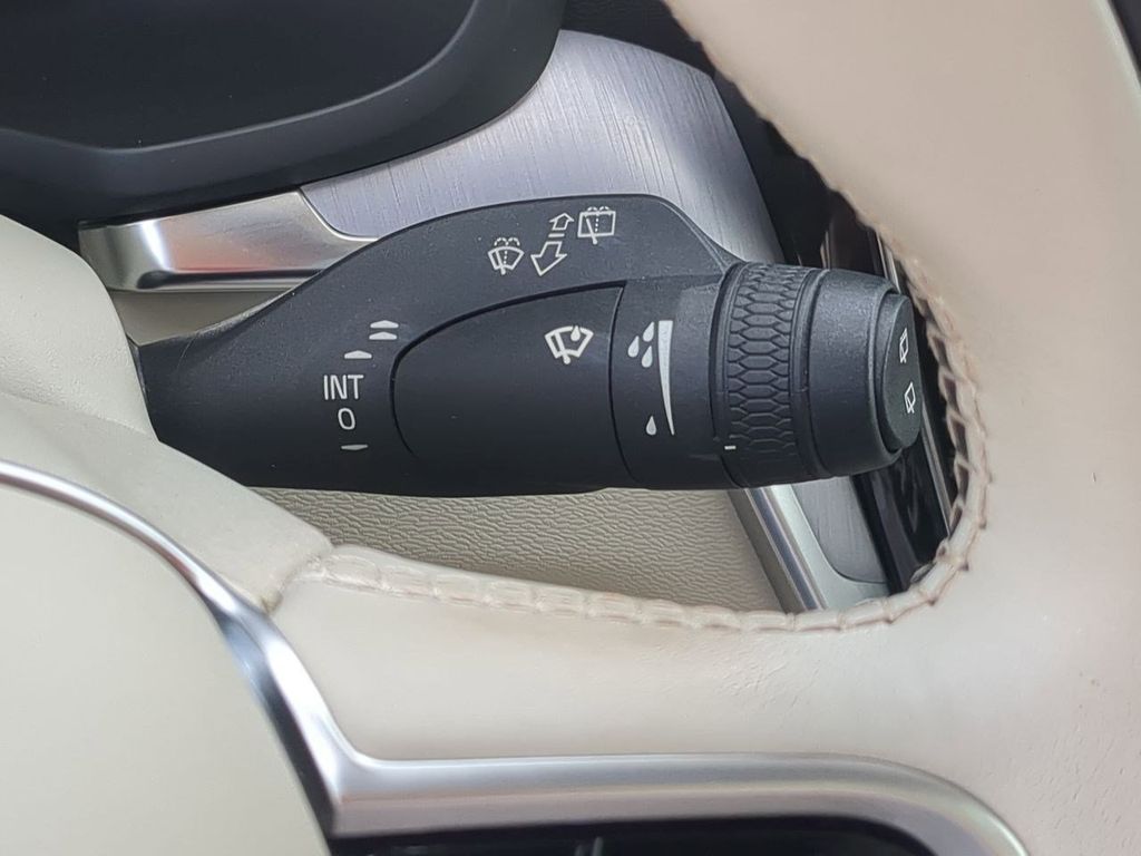 Thumbnail: 2020 Volvo V60 - 16