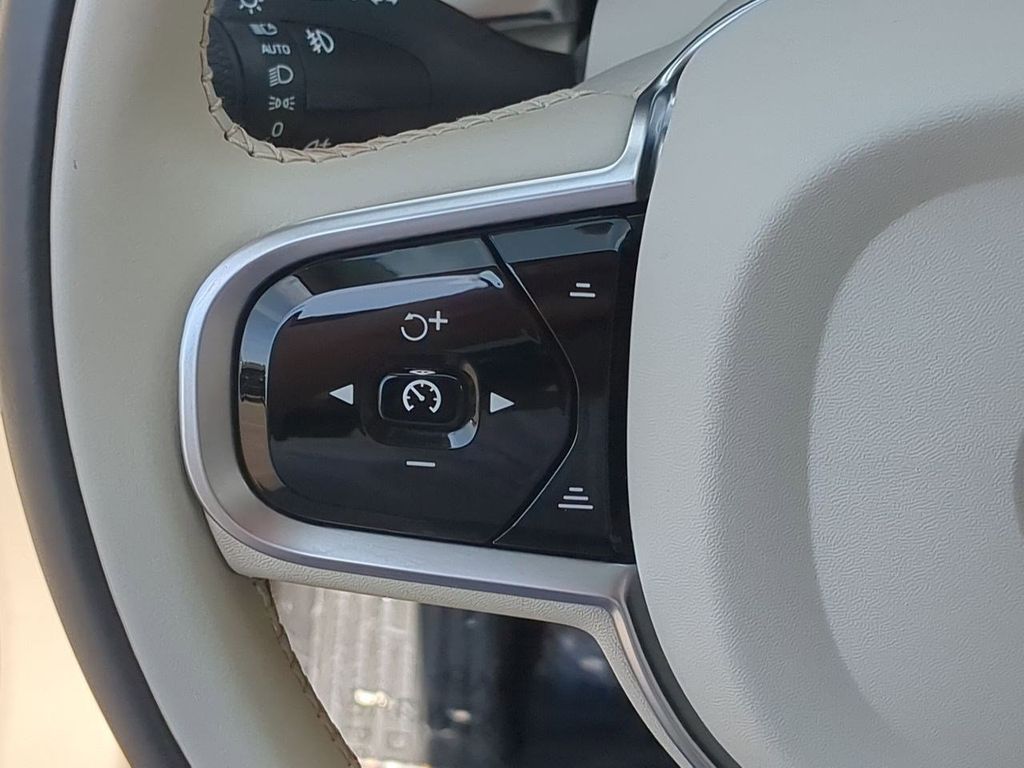 Thumbnail: 2020 Volvo V60 - 26