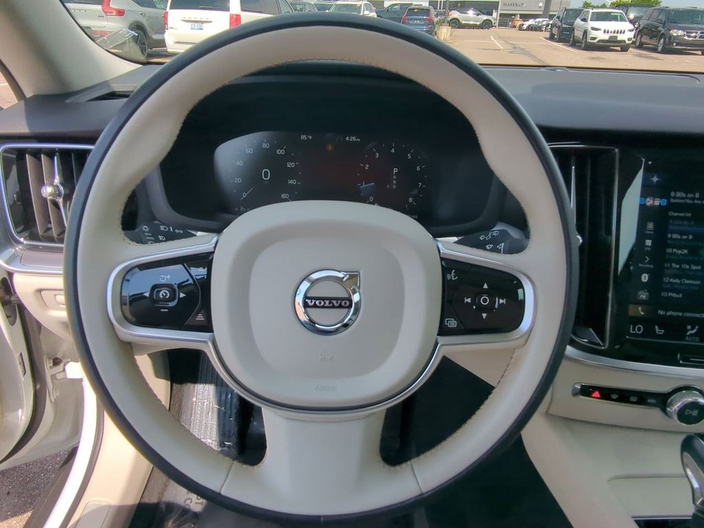 Thumbnail: 2020 Volvo V60 - 13