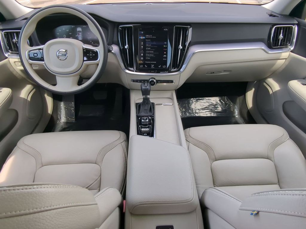 Thumbnail: 2020 Volvo V60 - 9