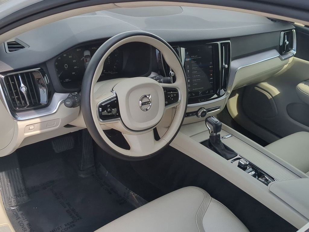 Thumbnail: 2020 Volvo V60 - 2