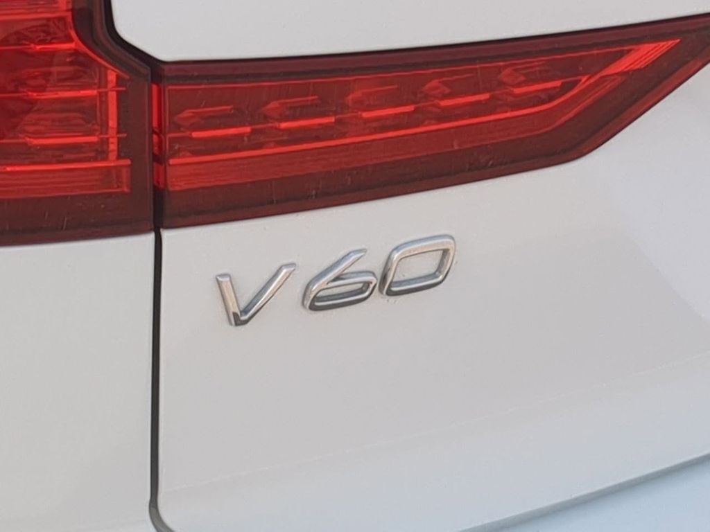 Thumbnail: 2020 Volvo V60 - 7