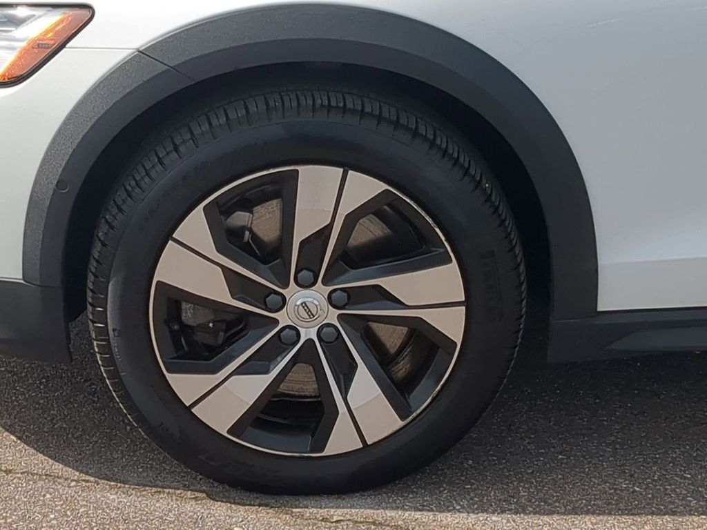 Thumbnail: 2020 Volvo V60 - 8