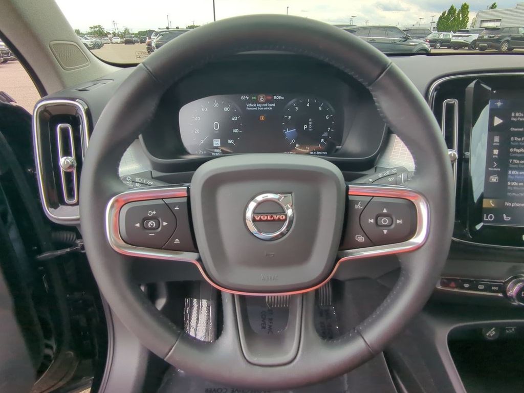 Thumbnail: 2021 Volvo XC40 - 13