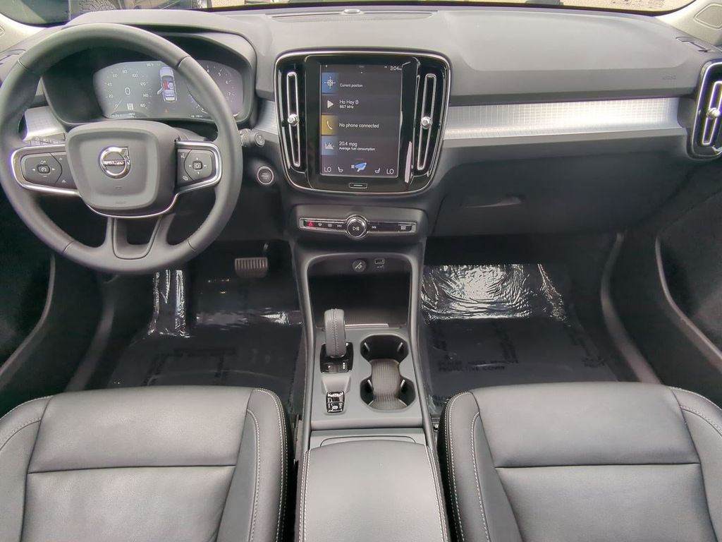 Thumbnail: 2021 Volvo XC40 - 9
