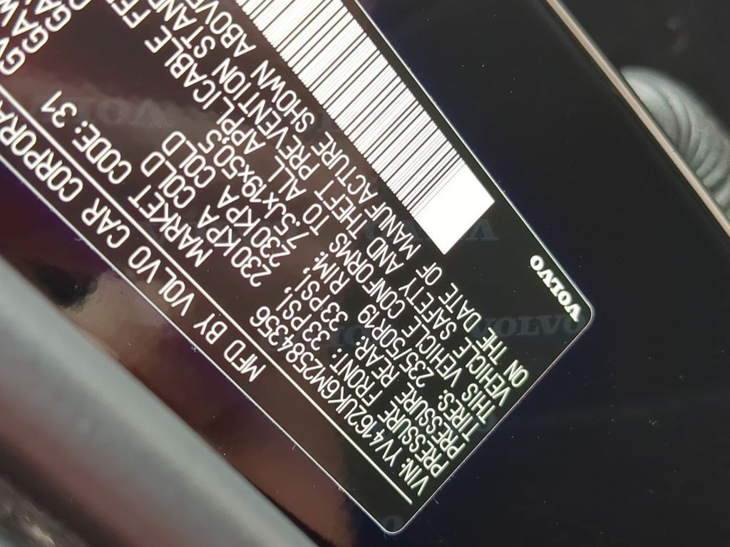 Thumbnail: 2021 Volvo XC40 - 32