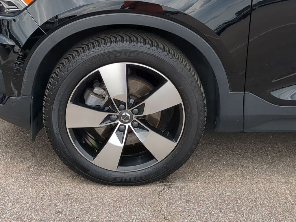Thumbnail: 2021 Volvo XC40 - 8