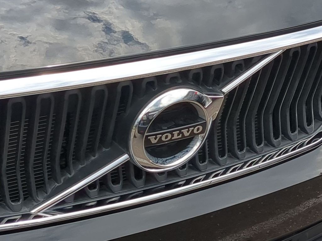 Thumbnail: 2021 Volvo XC40 - 22