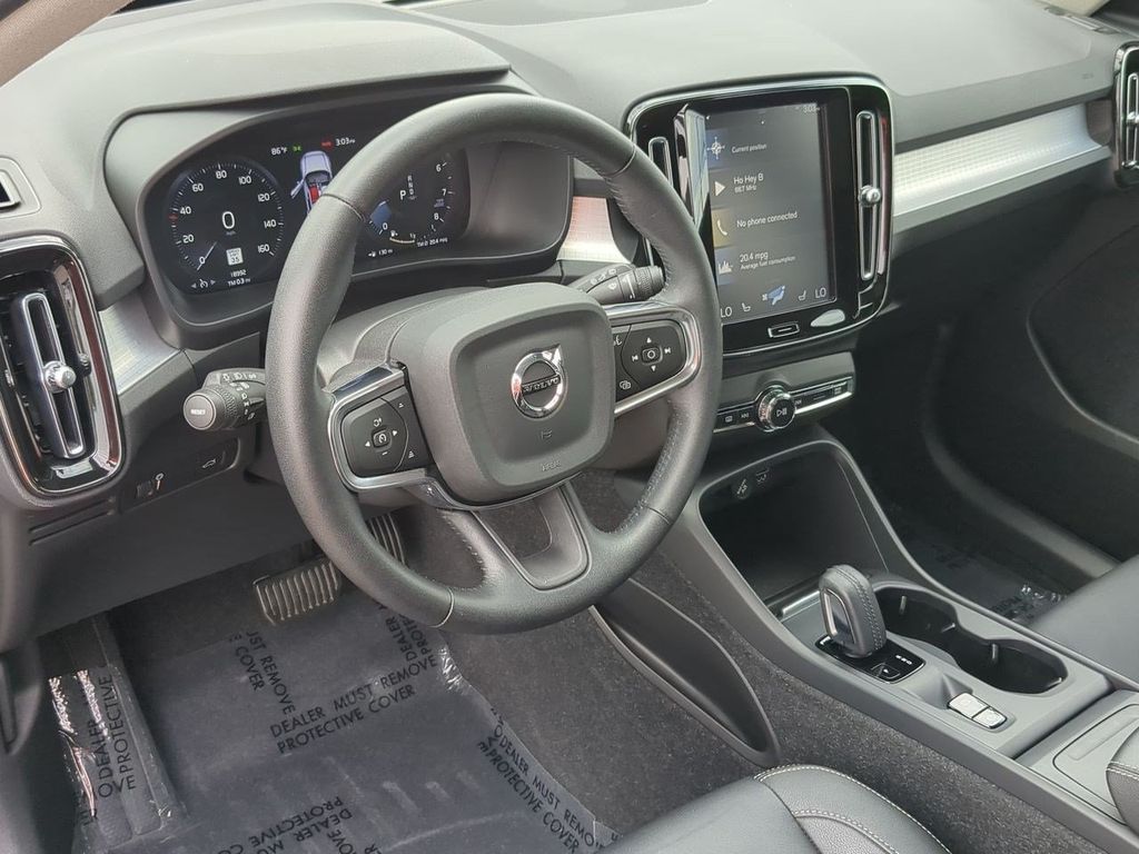 Thumbnail: 2021 Volvo XC40 - 2