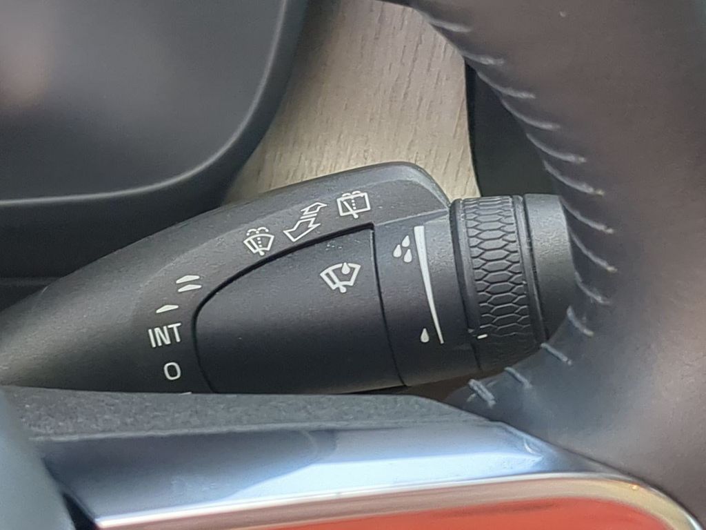 Thumbnail: 2020 Volvo XC40 - 17
