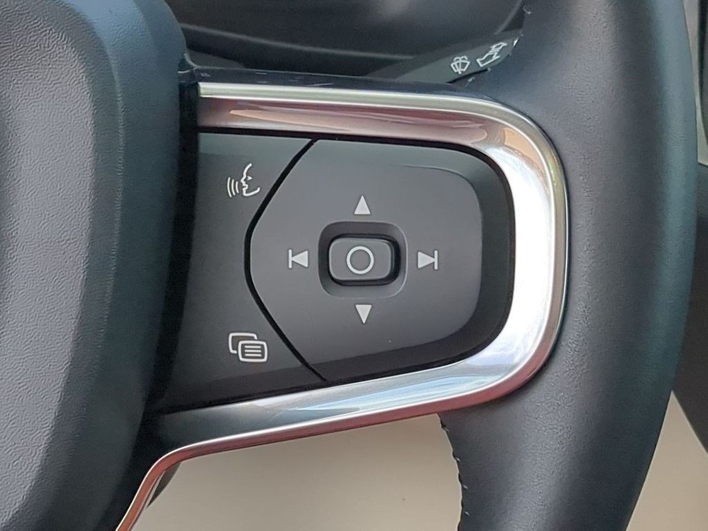 Thumbnail: 2020 Volvo XC40 - 27