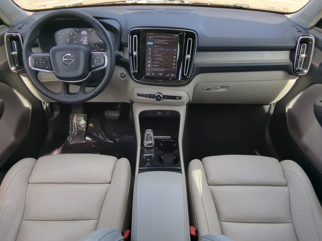 Thumbnail: 2020 Volvo XC40 - 9