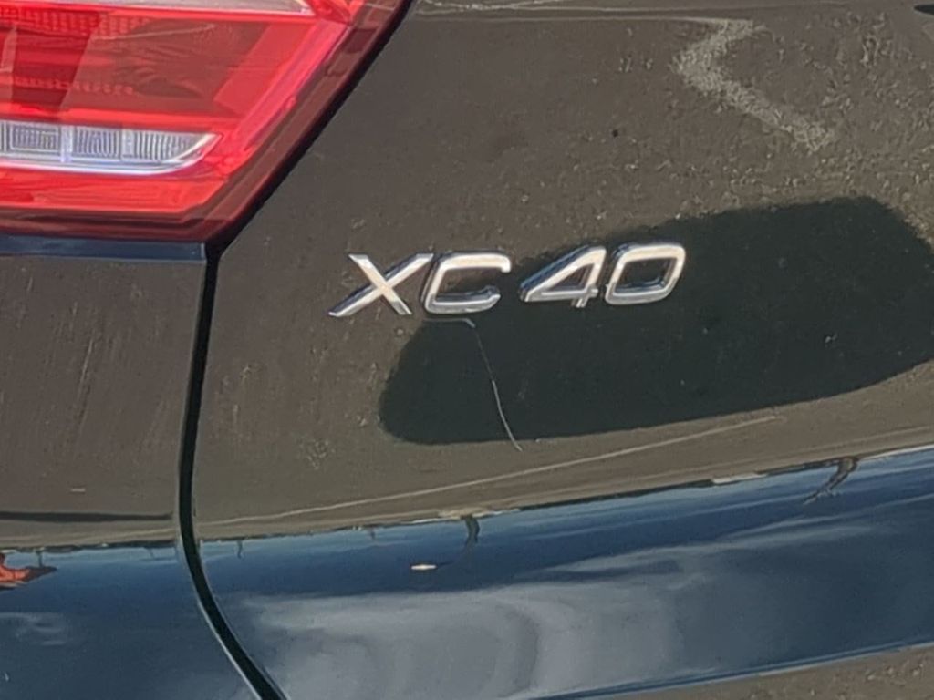 Thumbnail: 2020 Volvo XC40 - 22