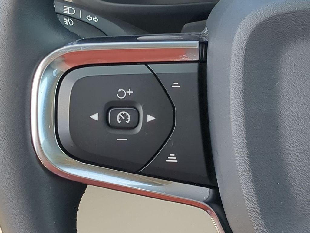 Thumbnail: 2020 Volvo XC40 - 26