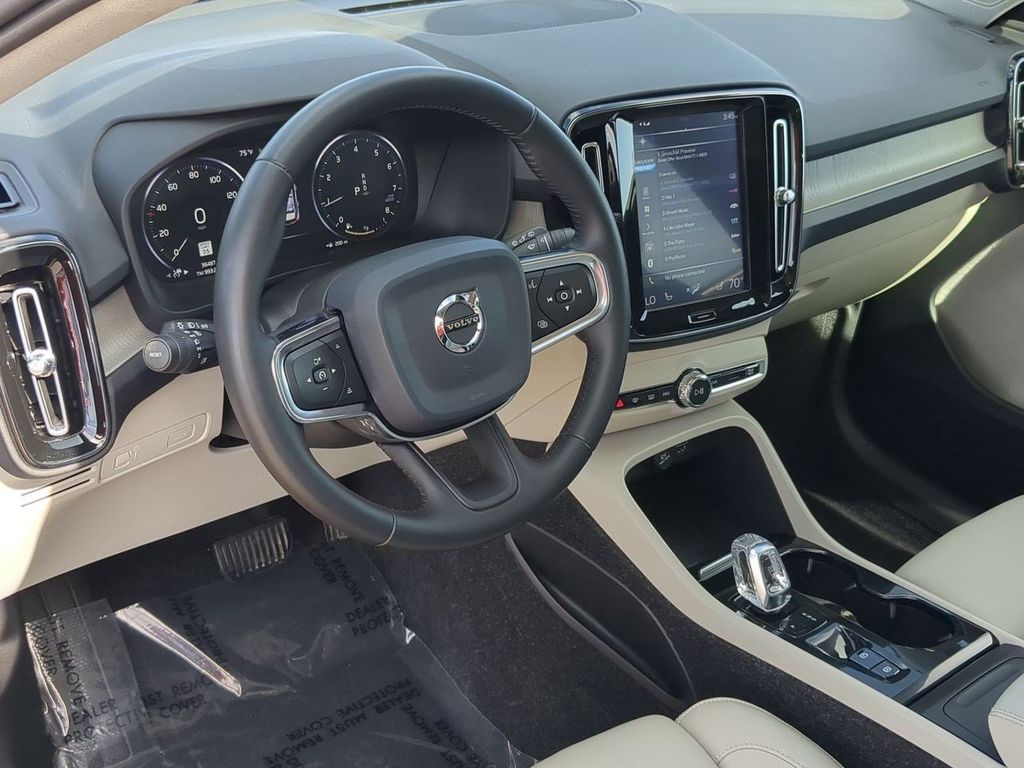 Thumbnail: 2020 Volvo XC40 - 2