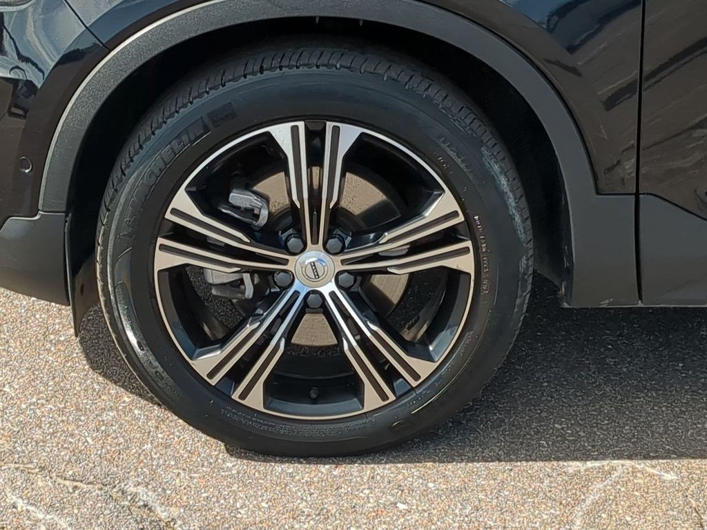 Thumbnail: 2020 Volvo XC40 - 8