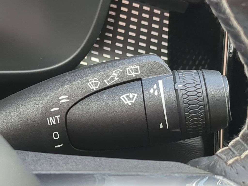 Thumbnail: 2021 Volvo XC40 - 16