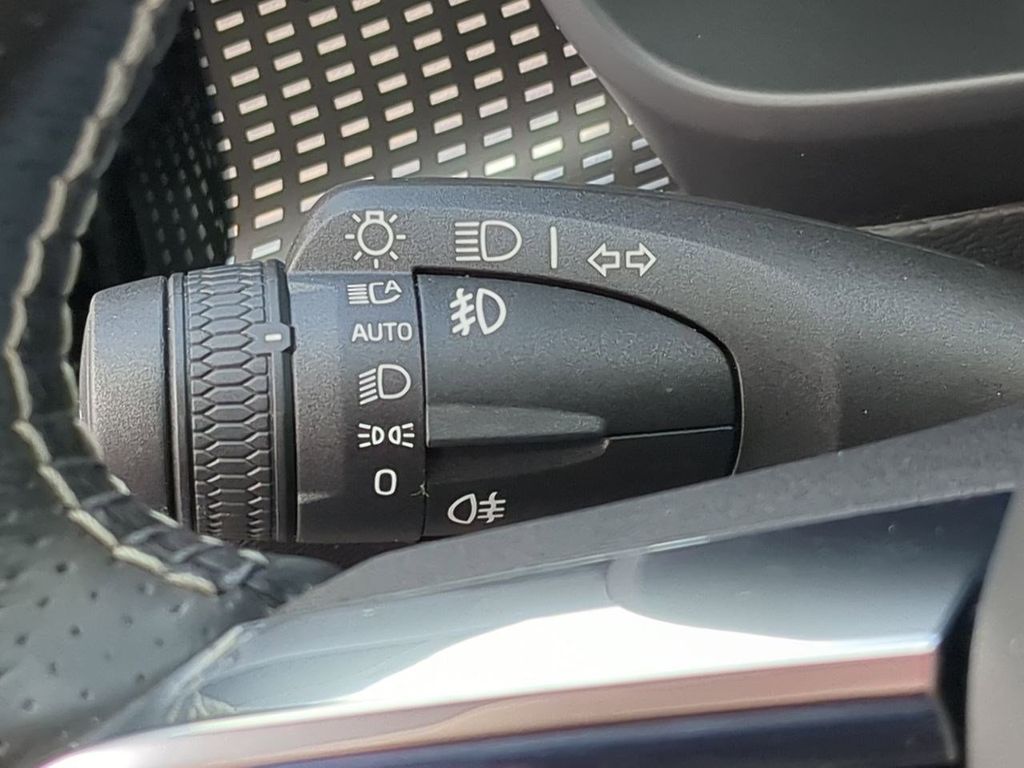 Thumbnail: 2021 Volvo XC40 - 30