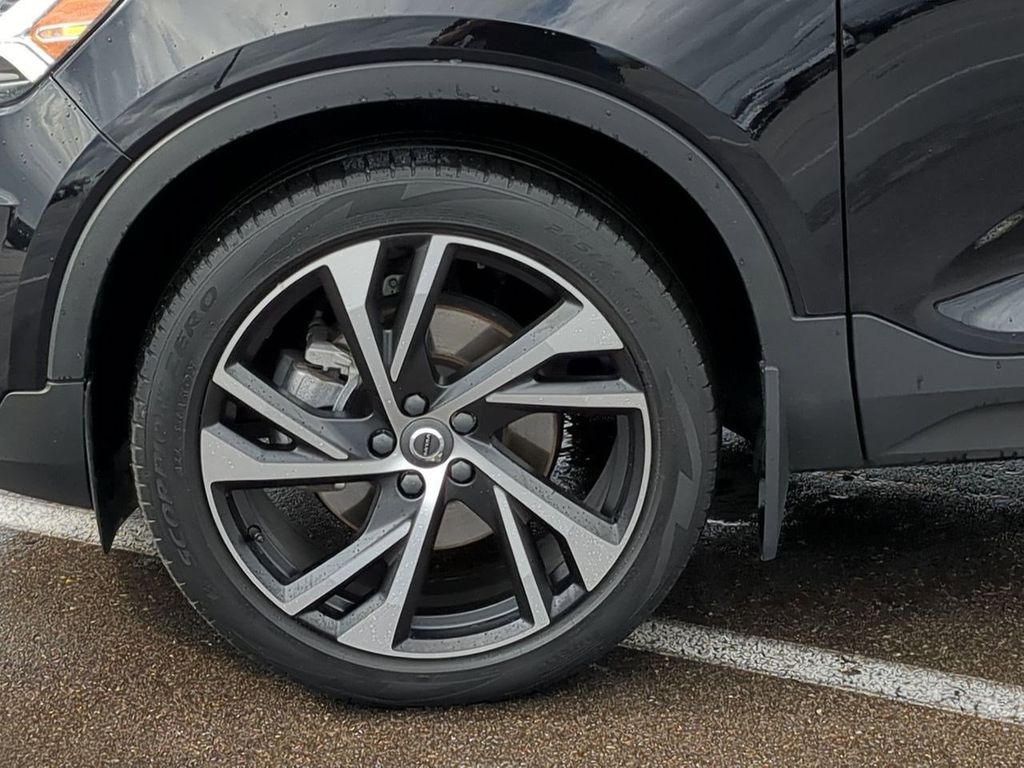 Thumbnail: 2021 Volvo XC40 - 8