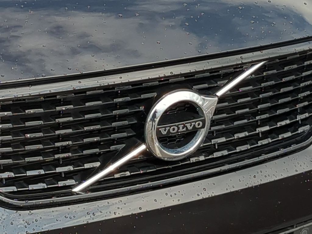 Thumbnail: 2021 Volvo XC40 - 7