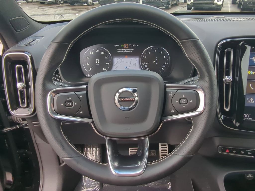 Thumbnail: 2021 Volvo XC40 - 13