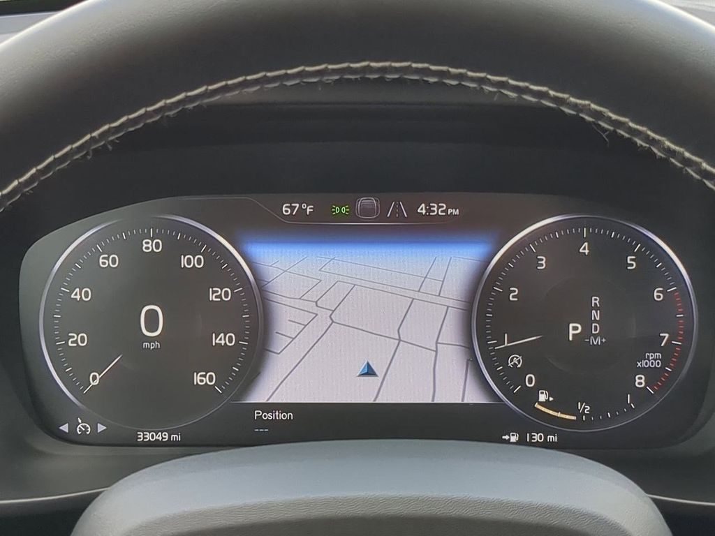 Thumbnail: 2021 Volvo XC40 - 34