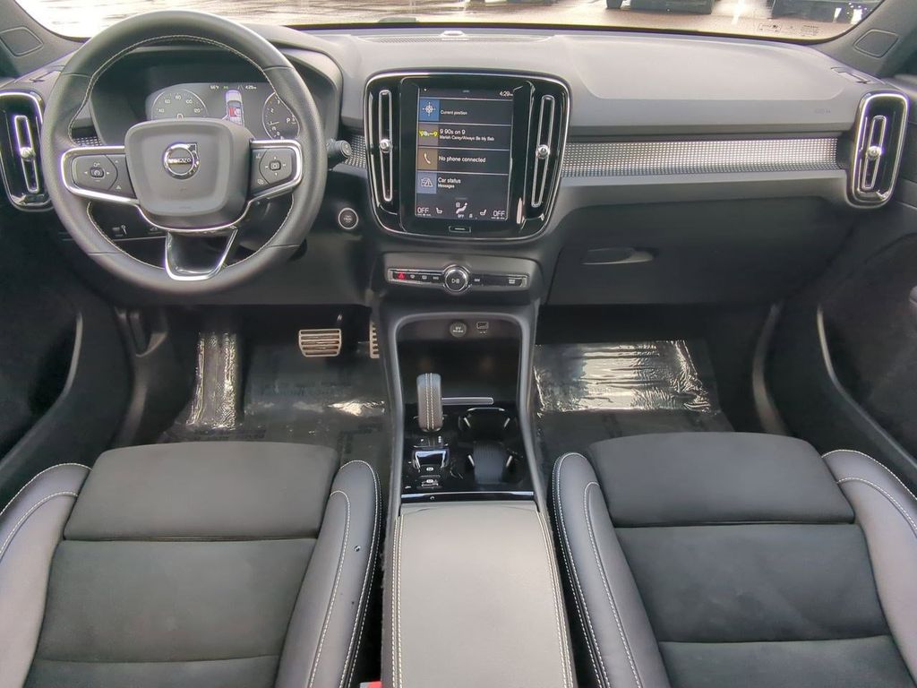 Thumbnail: 2021 Volvo XC40 - 9