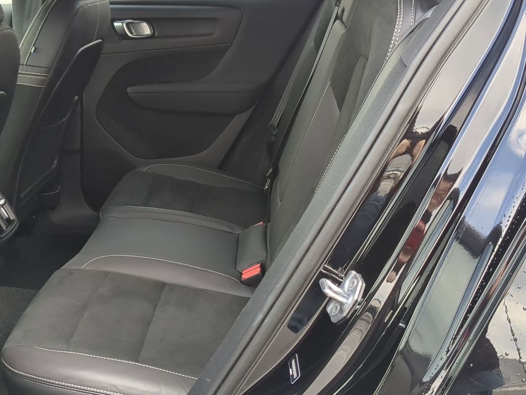 Thumbnail: 2021 Volvo XC40 - 12