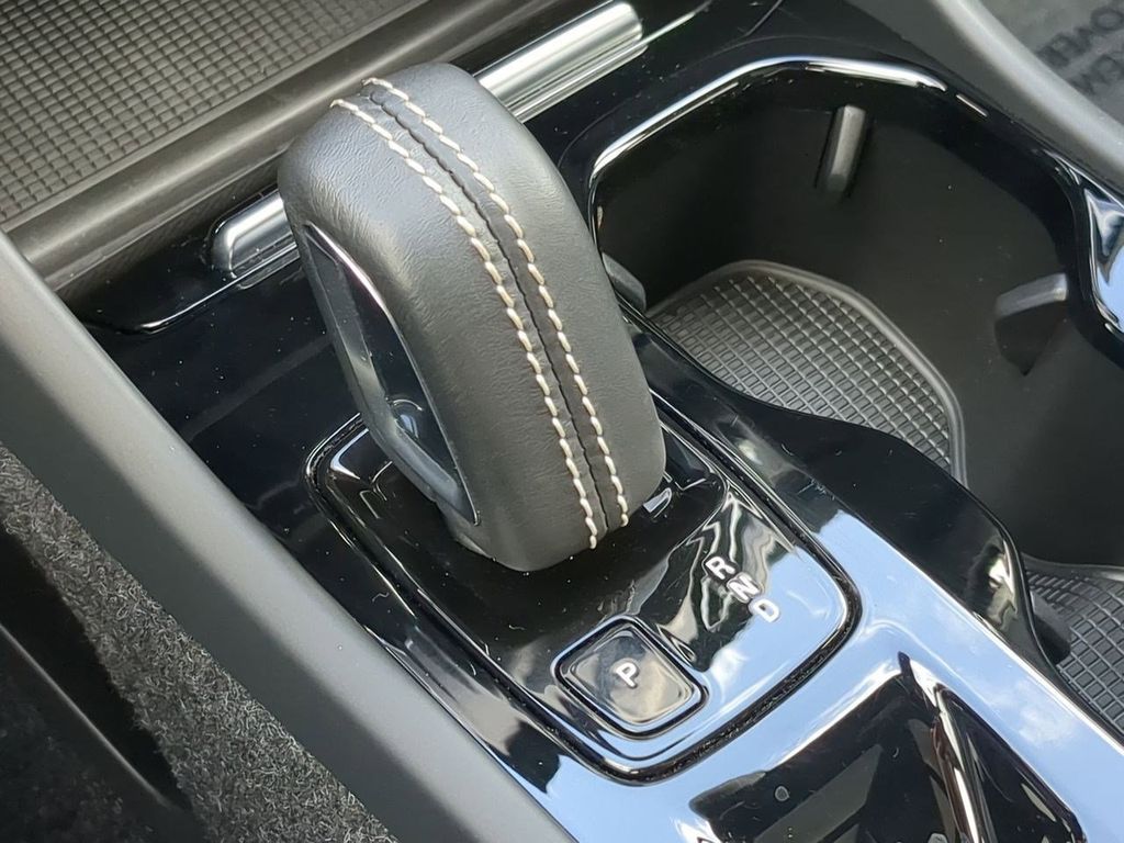 Thumbnail: 2021 Volvo XC40 - 15