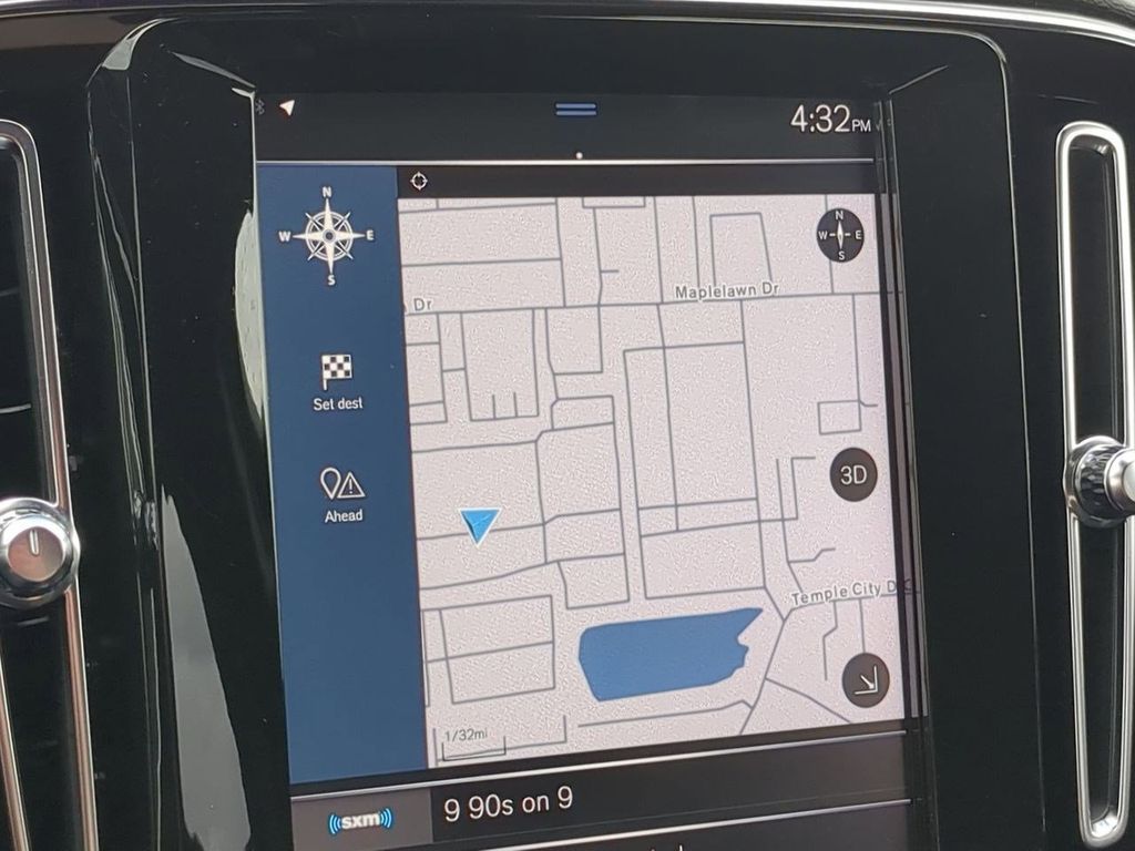 Thumbnail: 2021 Volvo XC40 - 31