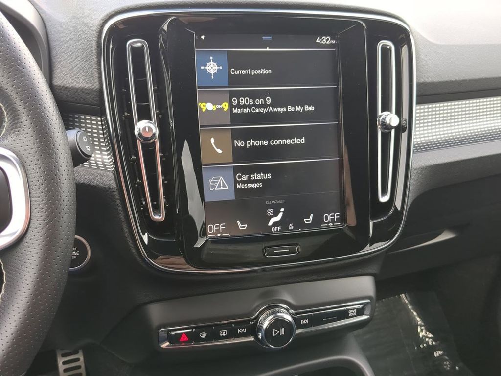 Thumbnail: 2021 Volvo XC40 - 14