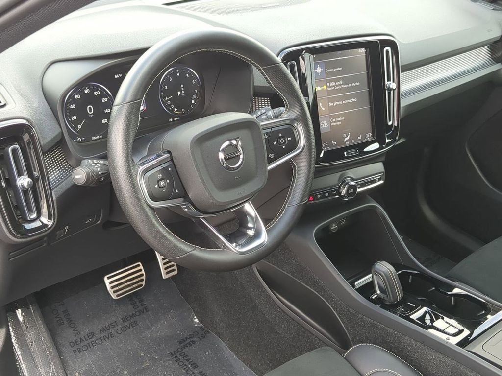 Thumbnail: 2021 Volvo XC40 - 2