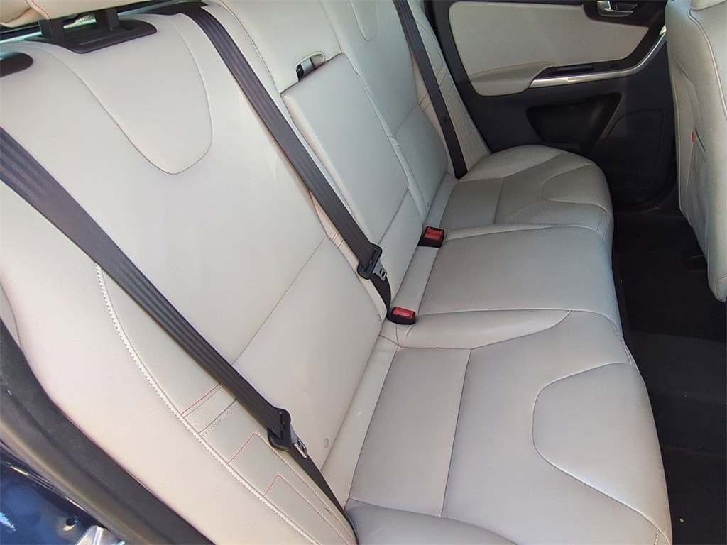 Thumbnail: 2015 Volvo XC60 - 25