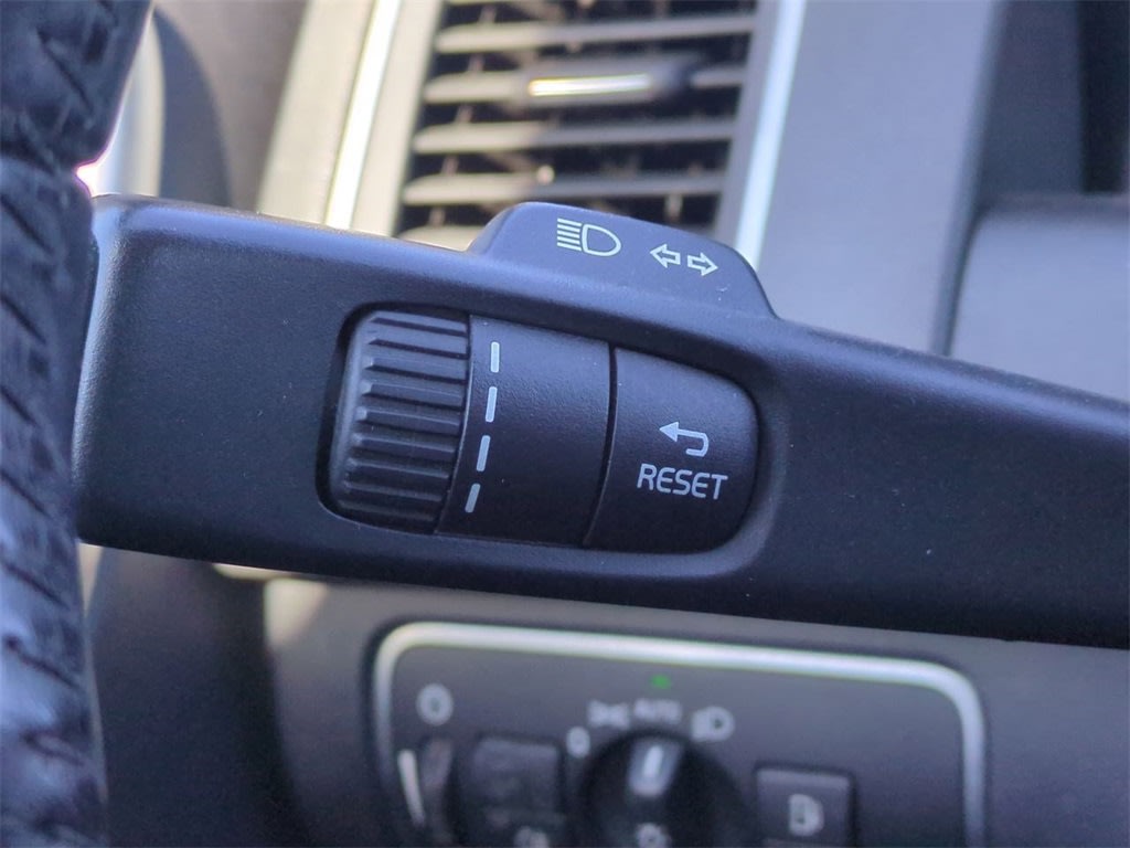 Thumbnail: 2015 Volvo XC60 - 30