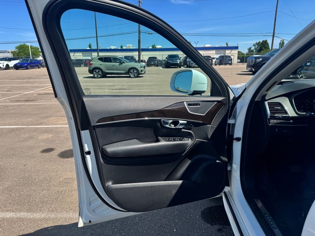 Thumbnail: 2019 Volvo XC90 - 21