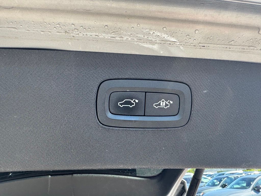 Thumbnail: 2019 Volvo XC90 - 17