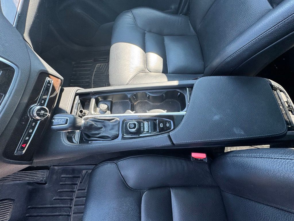 Thumbnail: 2019 Volvo XC90 - 9