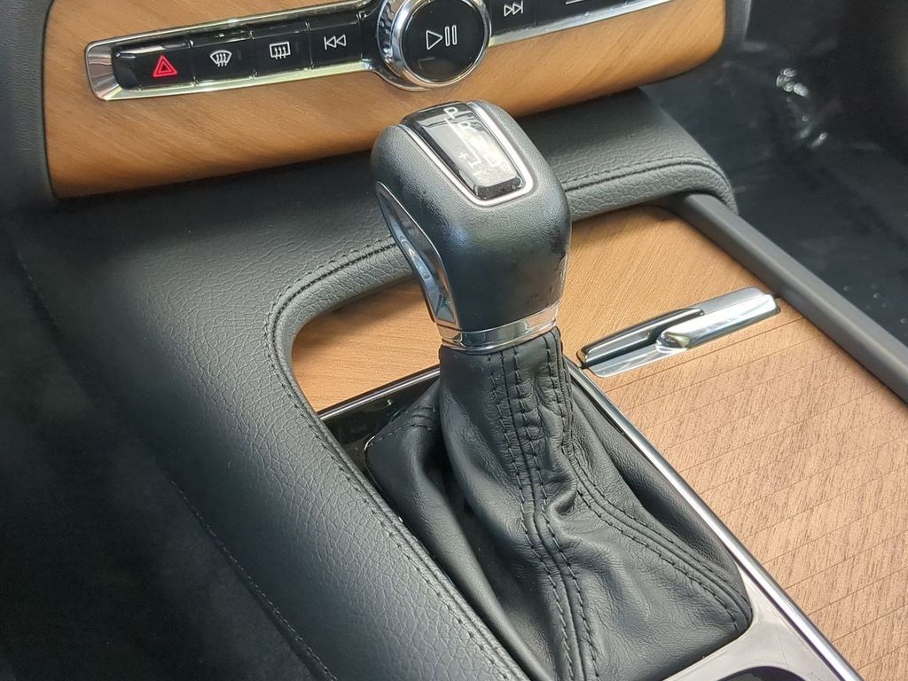 Thumbnail: 2022 Volvo XC90 - 31