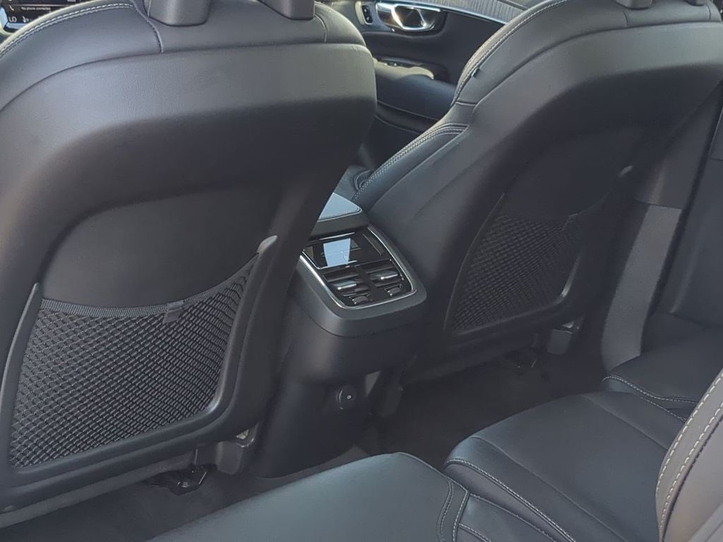 Thumbnail: 2022 Volvo XC90 - 24