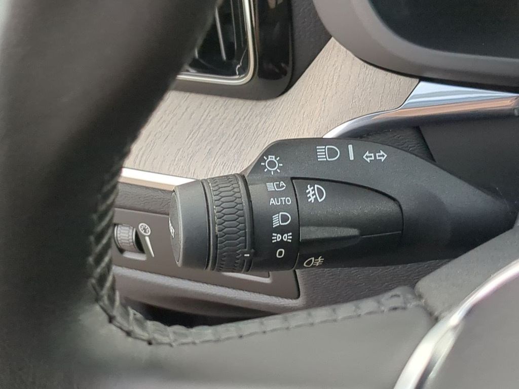 Thumbnail: 2020 Volvo XC60 - 29
