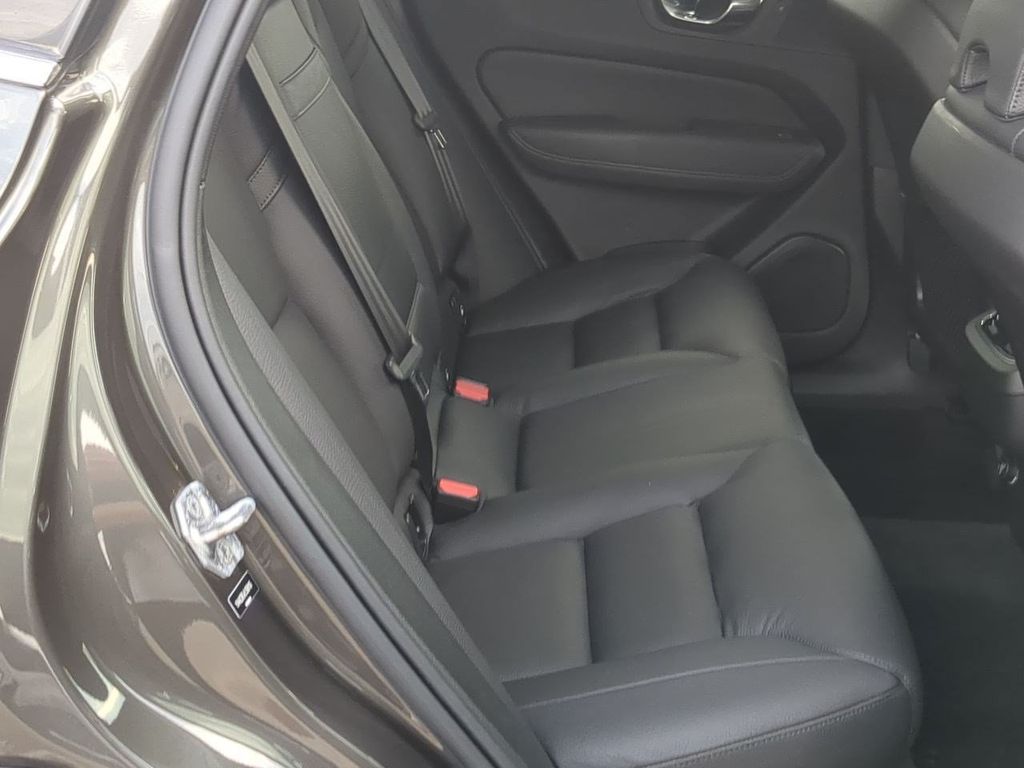 Thumbnail: 2020 Volvo XC60 - 26