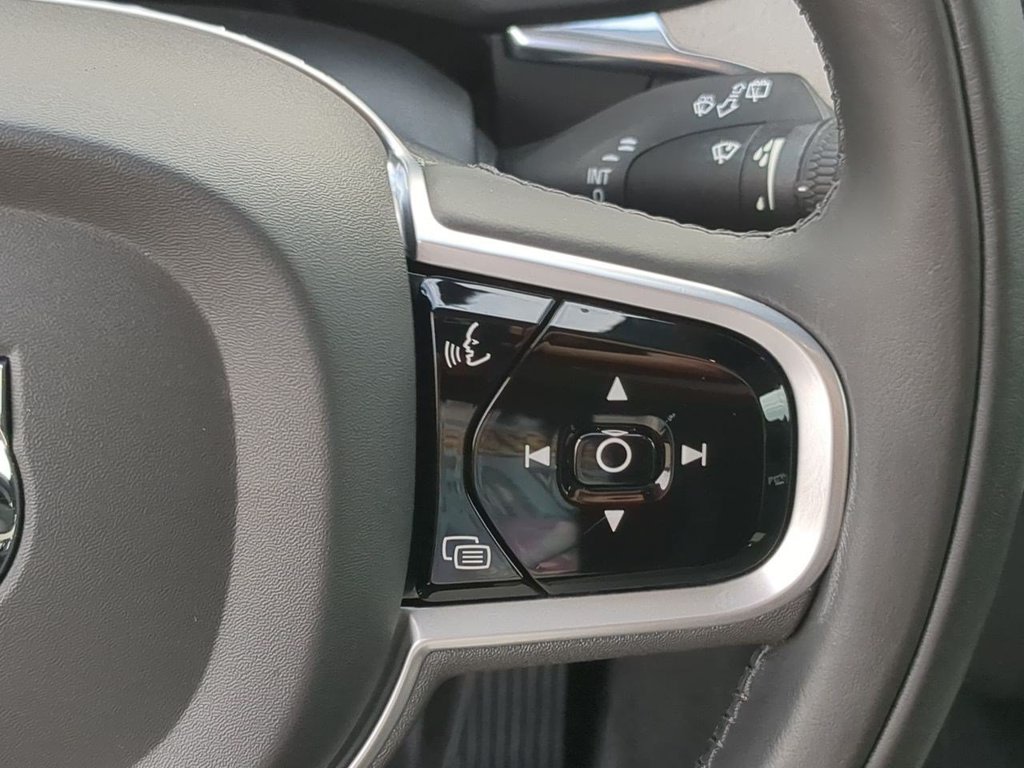 Thumbnail: 2020 Volvo XC60 - 28
