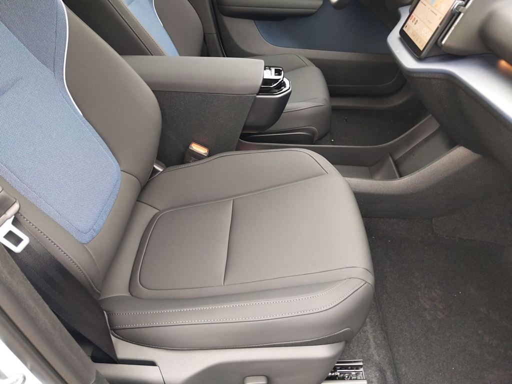 2025 Volvo EX30  24