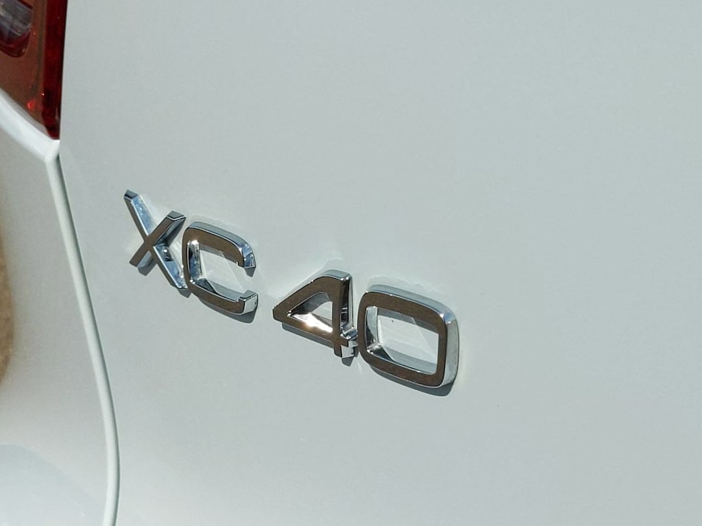 2024 Volvo XC40 Recharge Core 7