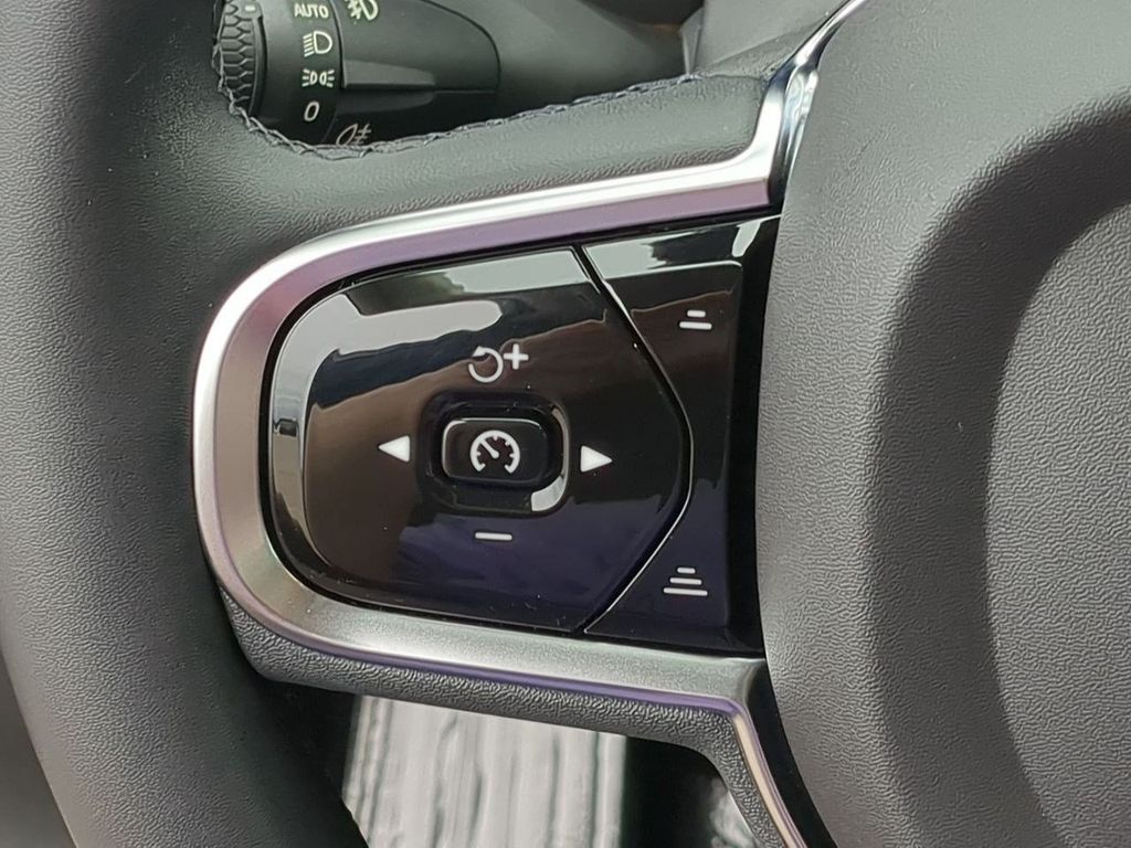 Thumbnail: 2023 Volvo XC90 - 25