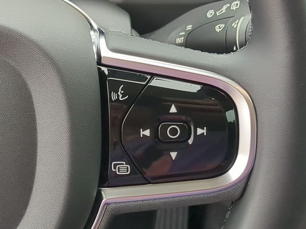 Thumbnail: 2023 Volvo XC90 - 26